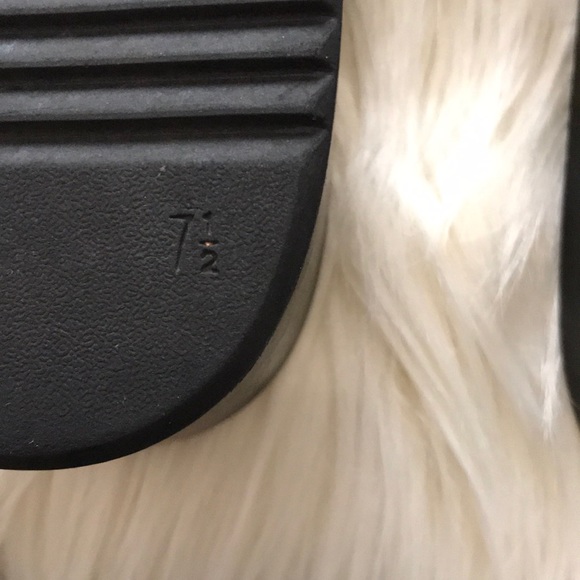 Studded bubble slides - Picture 4 of 4